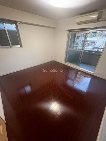 物件内観写真18　(ゆったりとした居間です)