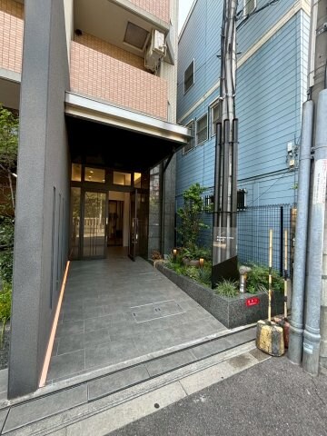 物件外観写真2　(エントランスです)