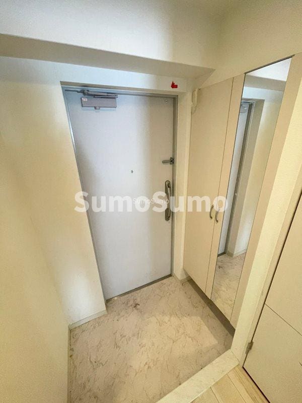 物件内観写真5　(落ち着いた玄関です)