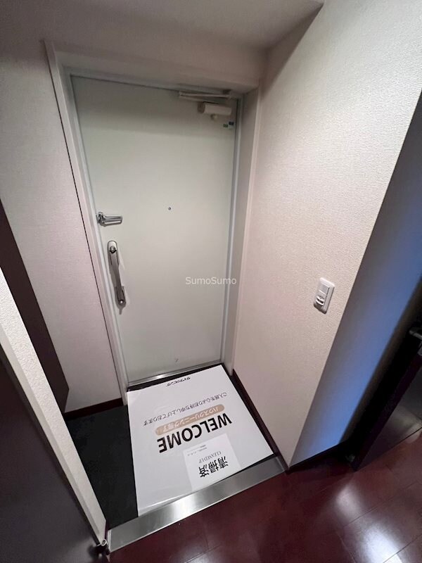 物件内観写真4　(落ち着いた玄関です)