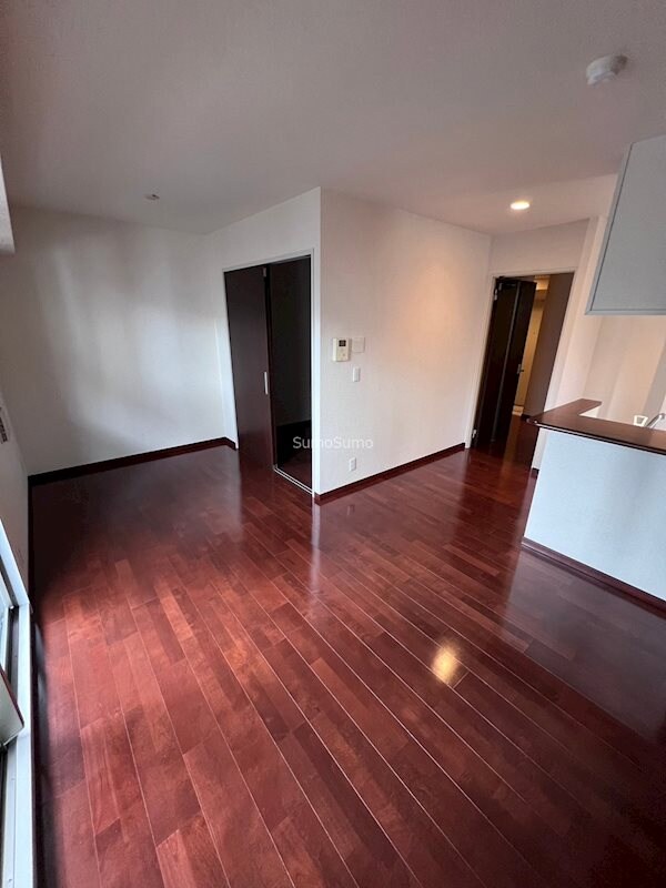 物件内観写真5　(ゆったり過ごせる居間です)