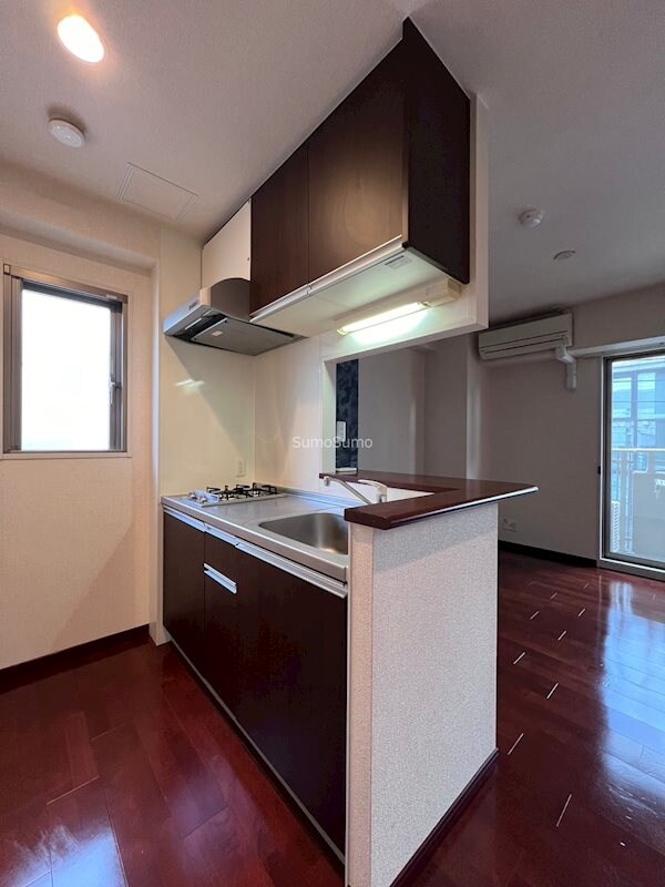 物件内観写真6　(コンパクトなキッチンで掃除もラクラク)