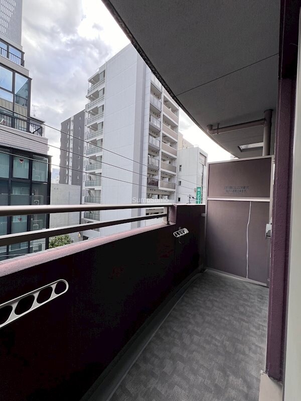 物件内観写真9　(暖かな日差しのふりそそぐバルコニー)