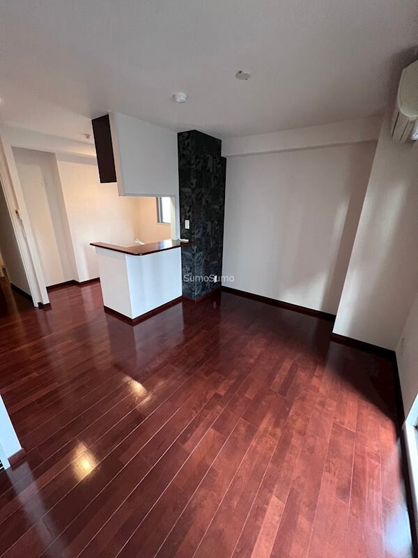 物件内観写真17　(ゆったりとした居間です)