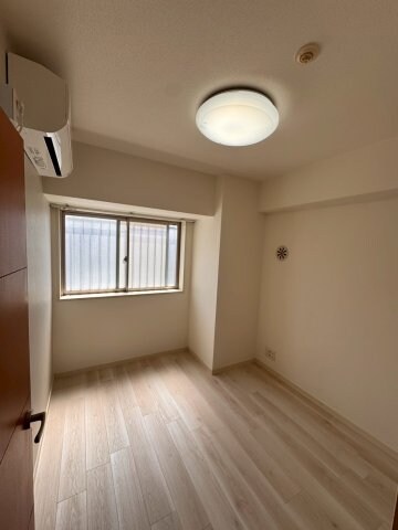 物件内観写真7　(使い勝手のいい寝室です)