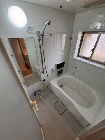 物件内観写真8　(日々の疲れを癒すお風呂付です)