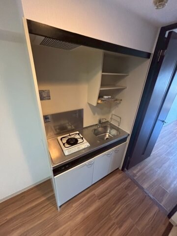 物件内観写真7　(コンパクトなキッチンで掃除もラクラク)