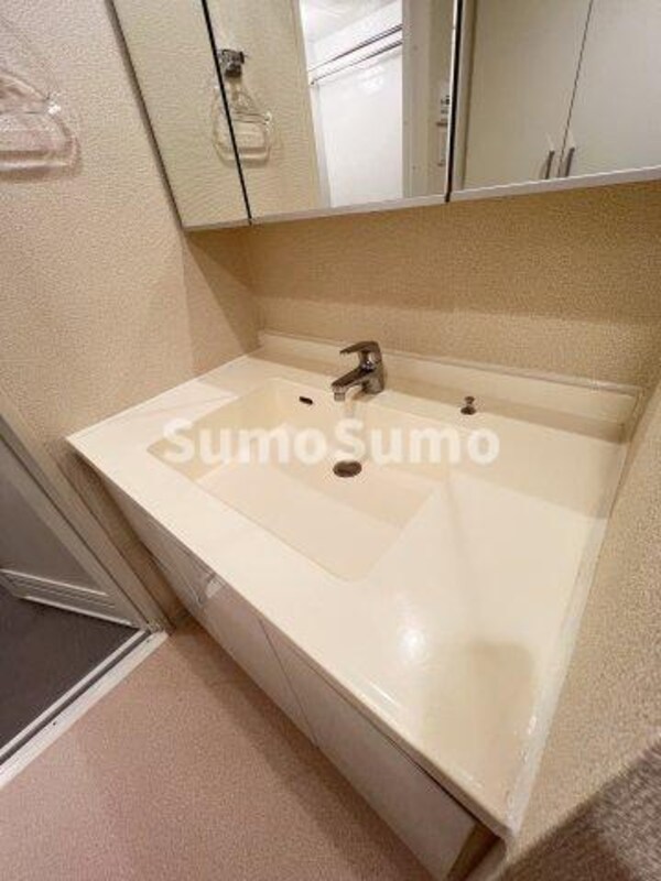 独立洗面台(独立洗面台で身支度をすべて済ませてしまいましょう)