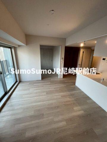 物件内観写真4　(リビングです)