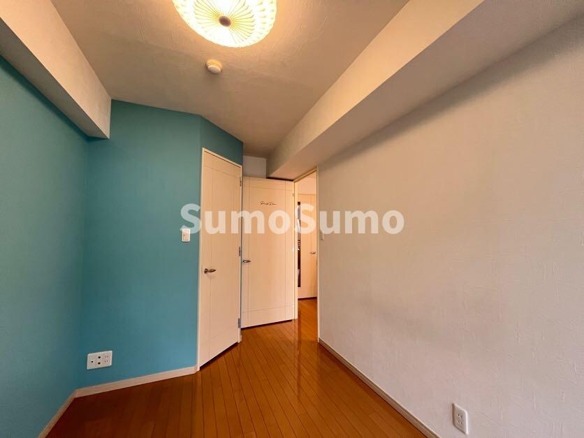 物件内観写真3　(開放的な寝室です)