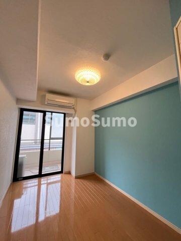 物件内観写真4　(広々とした洋室です)