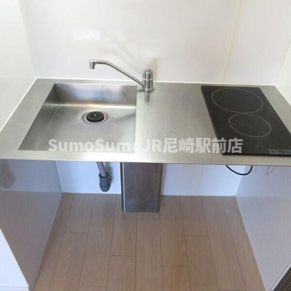 物件内観写真8　(コンパクトなキッチンで掃除もラクラク)