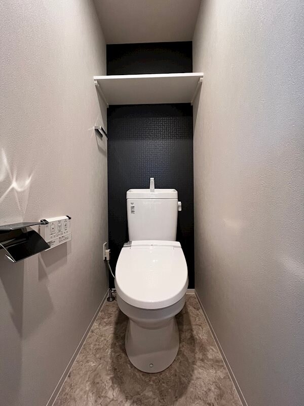 トイレ(落ち着いた色調のトイレです)