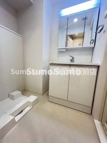 物件内観写真10　(独立洗面台で身支度をすべて済ませてしまいましょう)