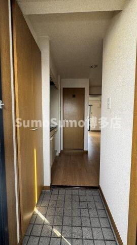 物件内観写真3　(シンプルで使いやすい玄関です)
