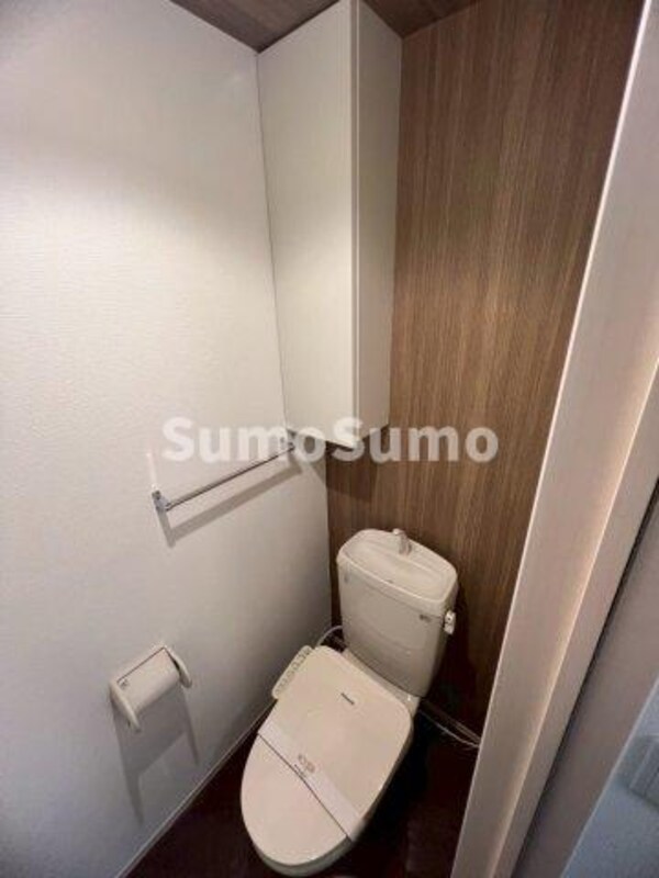 トイレ(落ち着いた色調のトイレです)