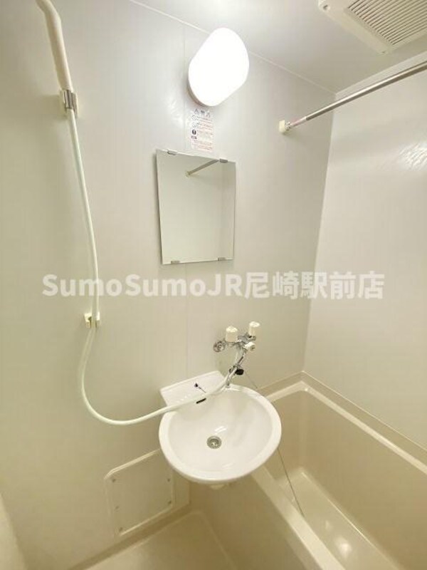 洗面・脱衣所(ゆったりとスペースのある洗面所)