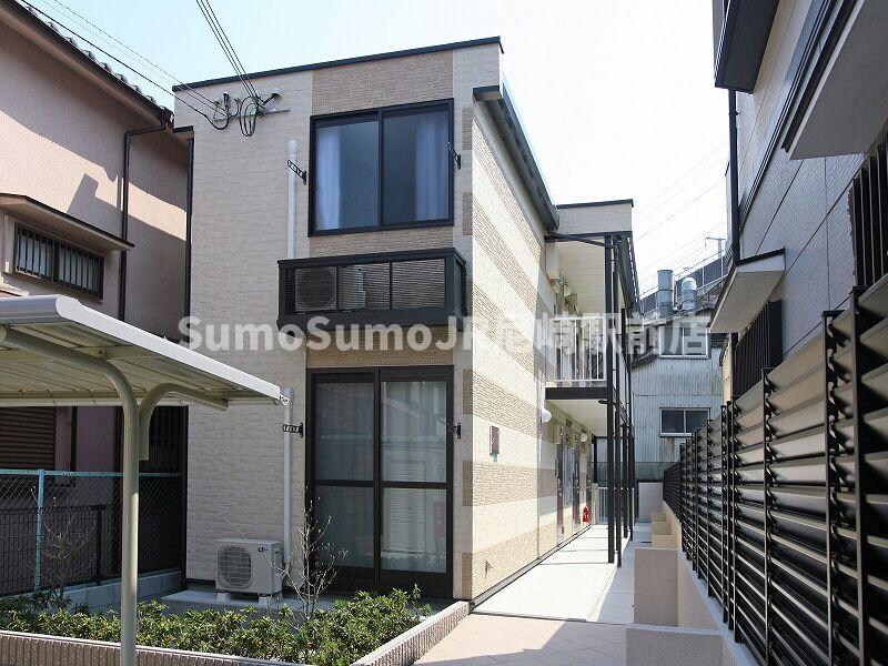 物件外観写真1　(落ち着いた雰囲気の外観です)