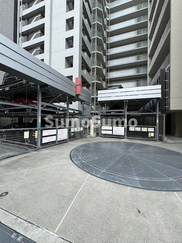 物件外観写真4　(駐車場に車を止められます)