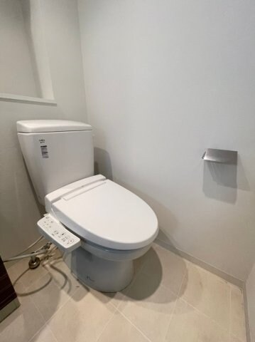 物件内観写真8　(ゆったりとした空間のトイレです)