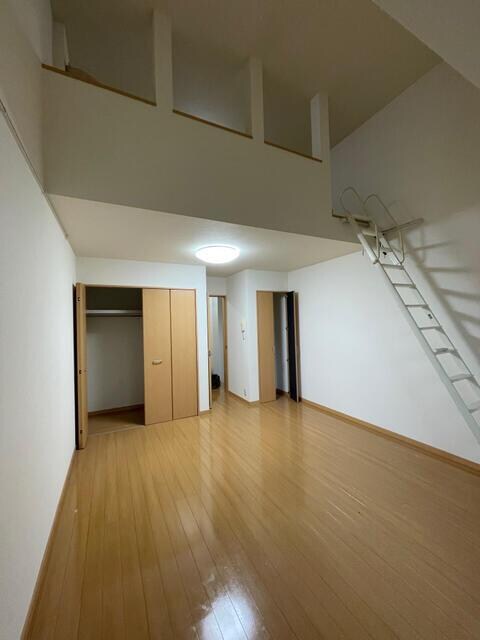 物件内観写真3　( )