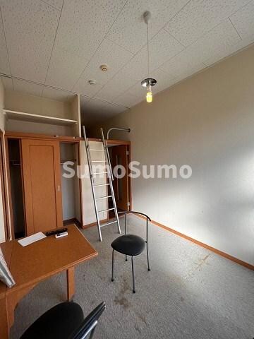 物件内観写真6　(ゆったりとした居間です)