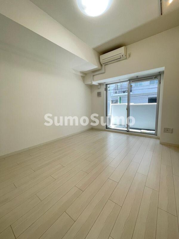 物件内観写真11　(開放的な寝室です)