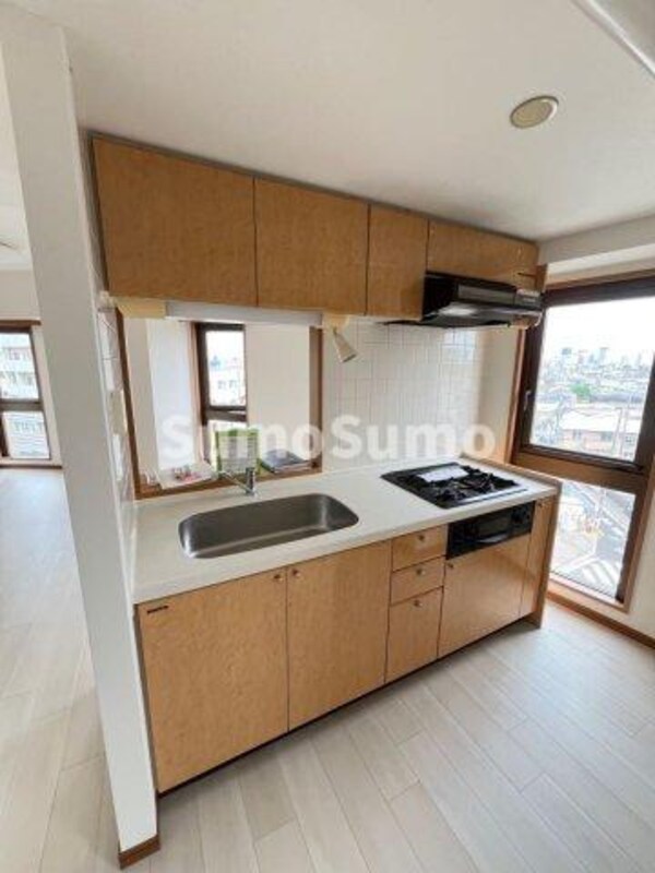 キッチン(コンパクトなキッチンで掃除もラクラク)