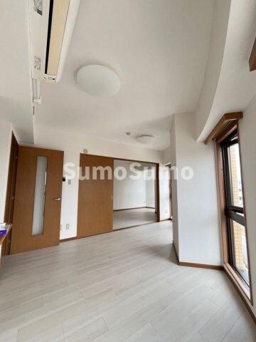 物件内観写真17　(ゆったりとした居間です)