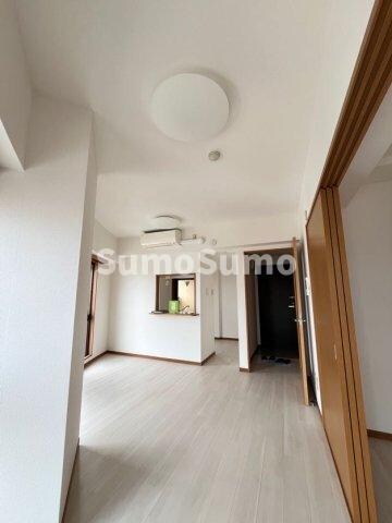 物件内観写真19　(ゆったりとしたリビングです)