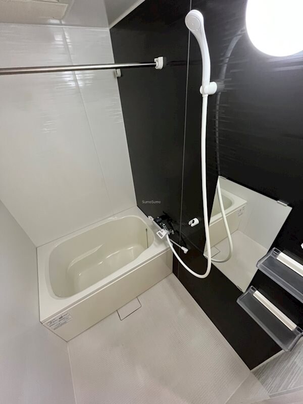 物件内観写真8　(日々の疲れを癒すお風呂付です)