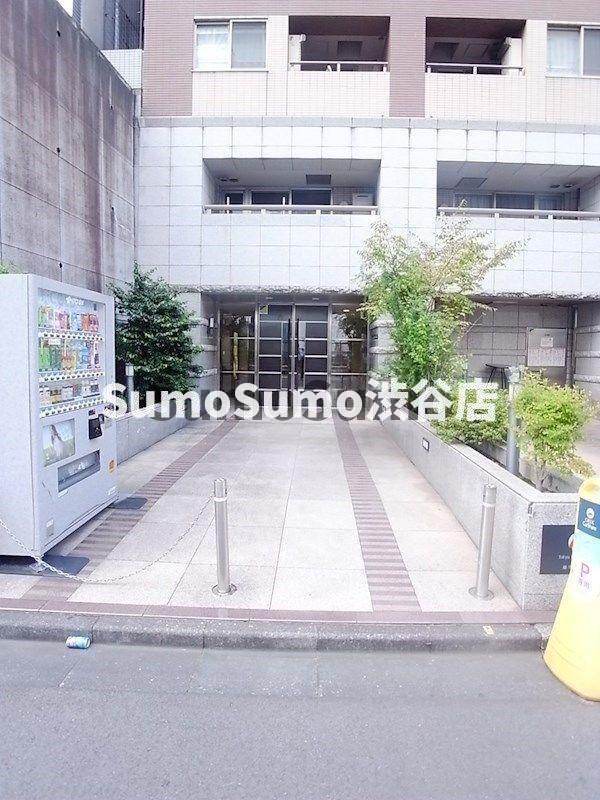 エントランス(ゆとりのあるエントランスです)