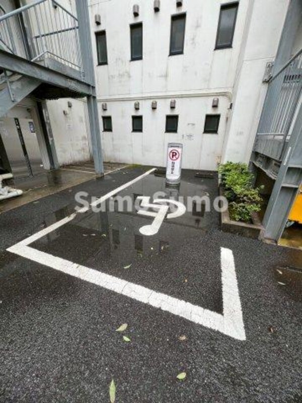 駐車場(駐車場に車を止められます)