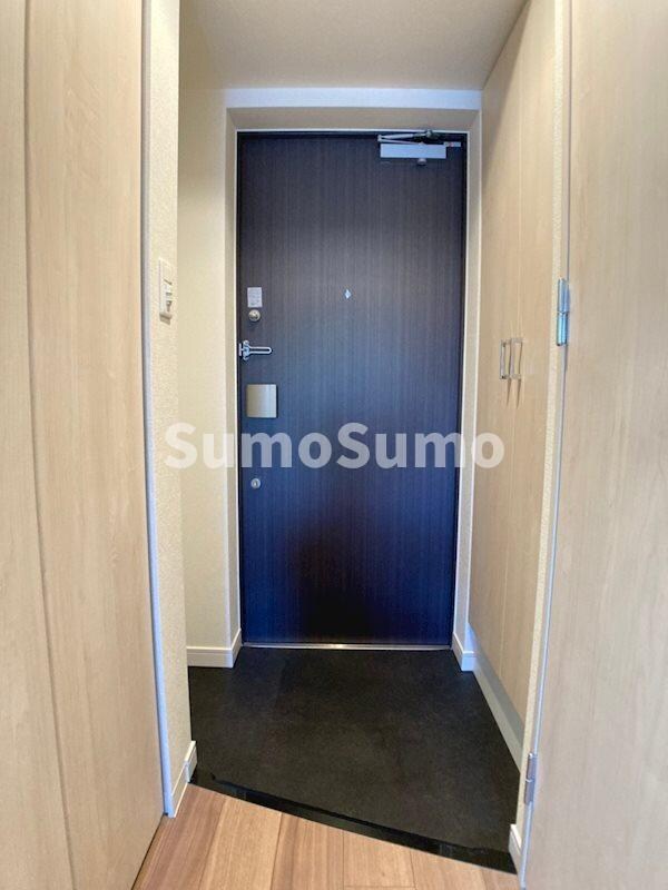 物件内観写真4　(明るい玄関です)