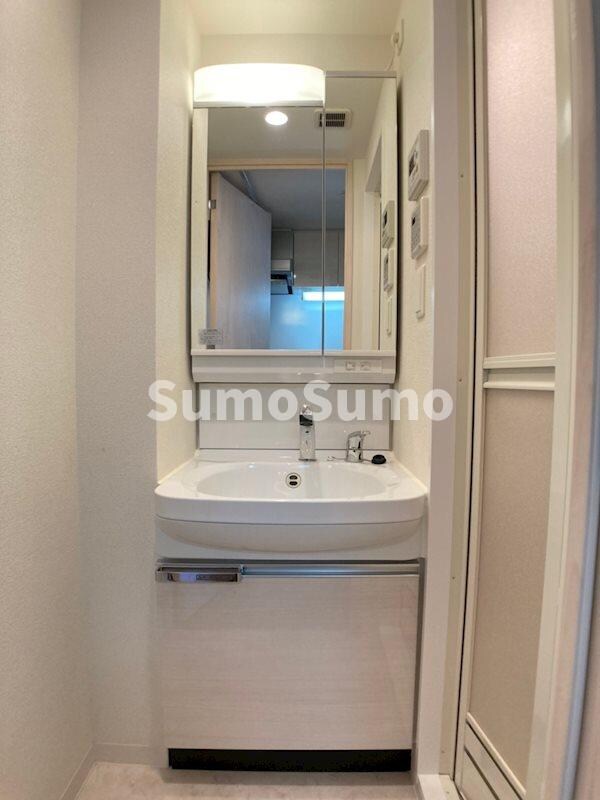 物件内観写真11　(使いやすい洗面所です)