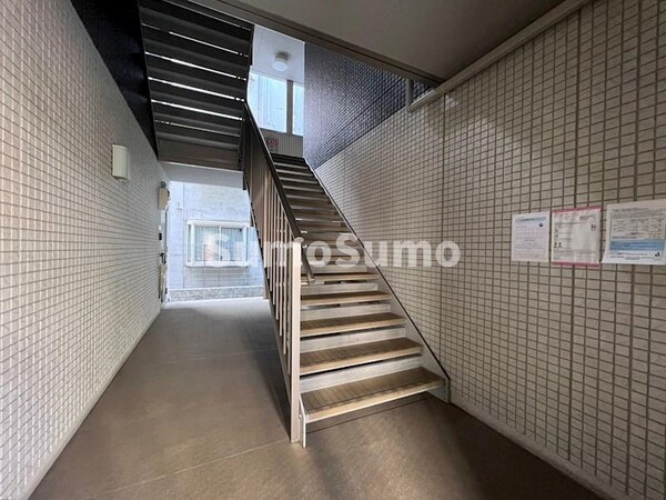 ロビー・ラウンジ(建物の内部です)
