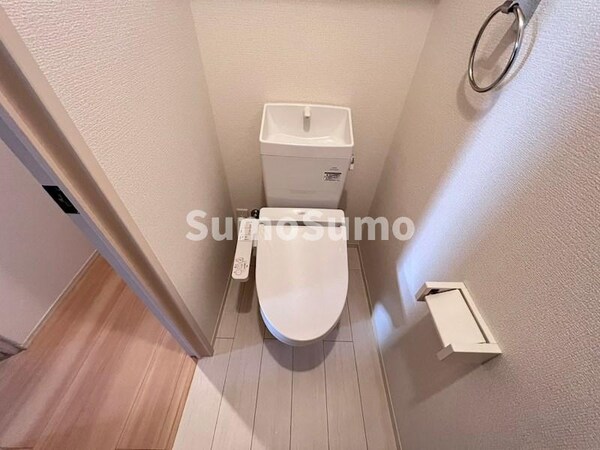 トイレ(落ち着いた色調のトイレです)