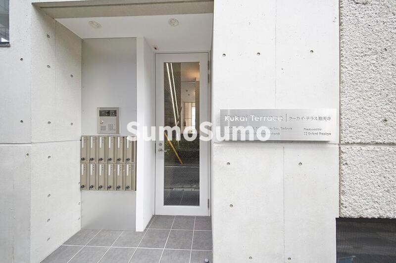 物件外観写真2　(建物の内部です)