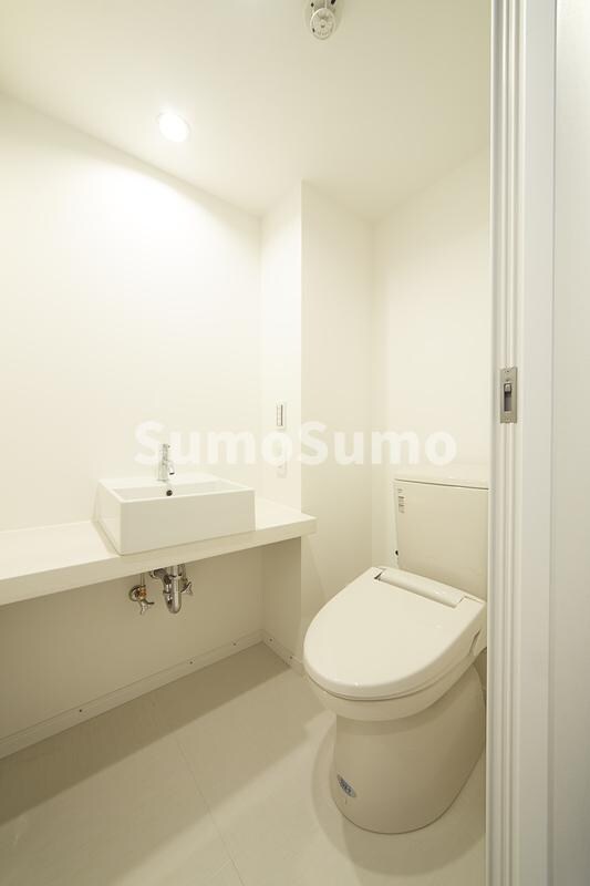 物件内観写真9　(シンプルで使いやすいトイレです)