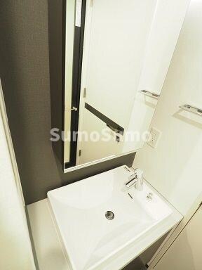 物件内観写真8　(コンパクトで使いやすい洗面所)