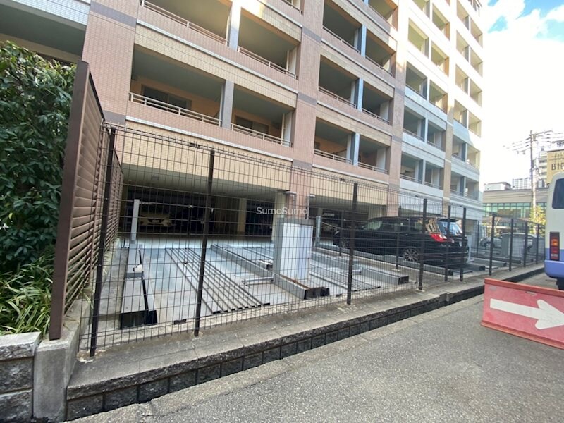 物件外観写真4　(駐車場完備です)