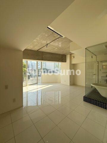 物件内観写真7　(使い勝手のいい寝室です)