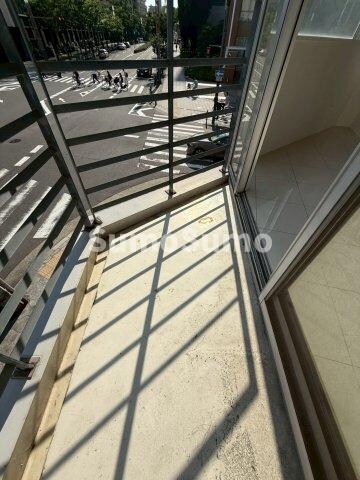 物件内観写真9　(お洗濯にも便利なバルコニー付き)