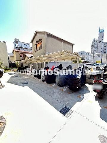 物件外観写真2　(外観は落ち着いています)