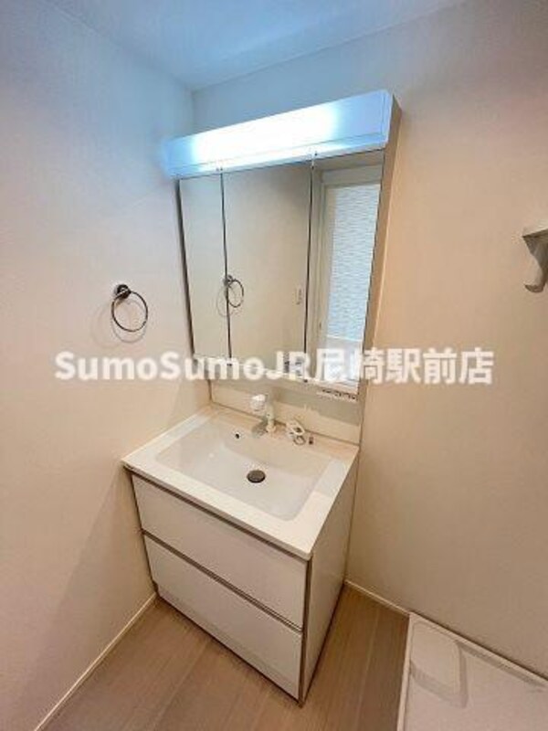 独立洗面台(独立洗面台あり、毎朝おしゃれに忙しい女性の方におすすめです)