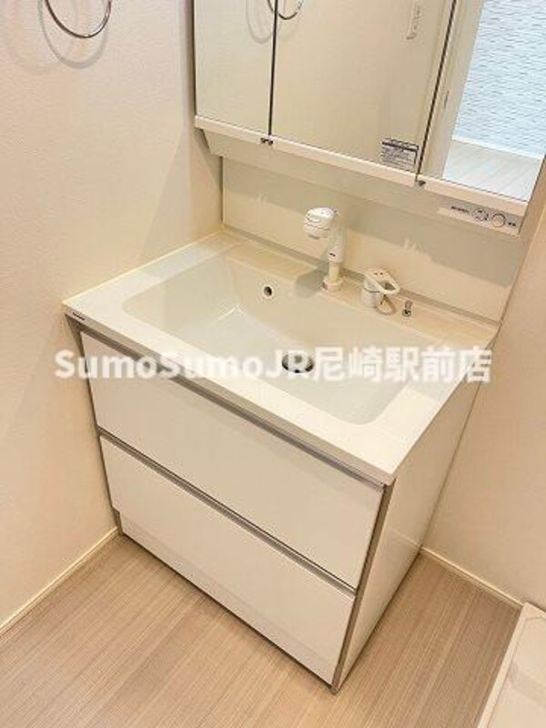 独立洗面台(独立洗面台あり、毎朝おしゃれに忙しい女性の方におすすめです)