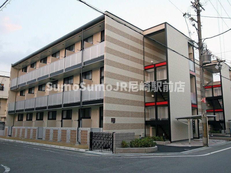 物件外観写真1　(落ち着いた雰囲気の外観です)