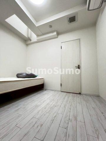 物件内観写真11　(明るい色調の室内です)