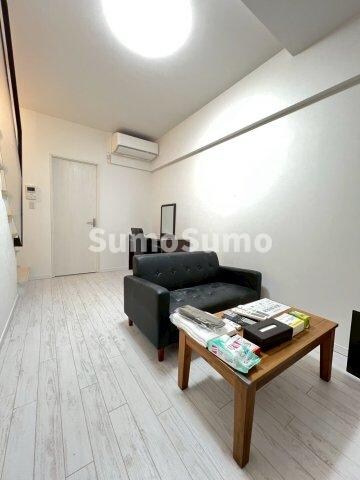 物件内観写真14　(明るい色調の室内です)