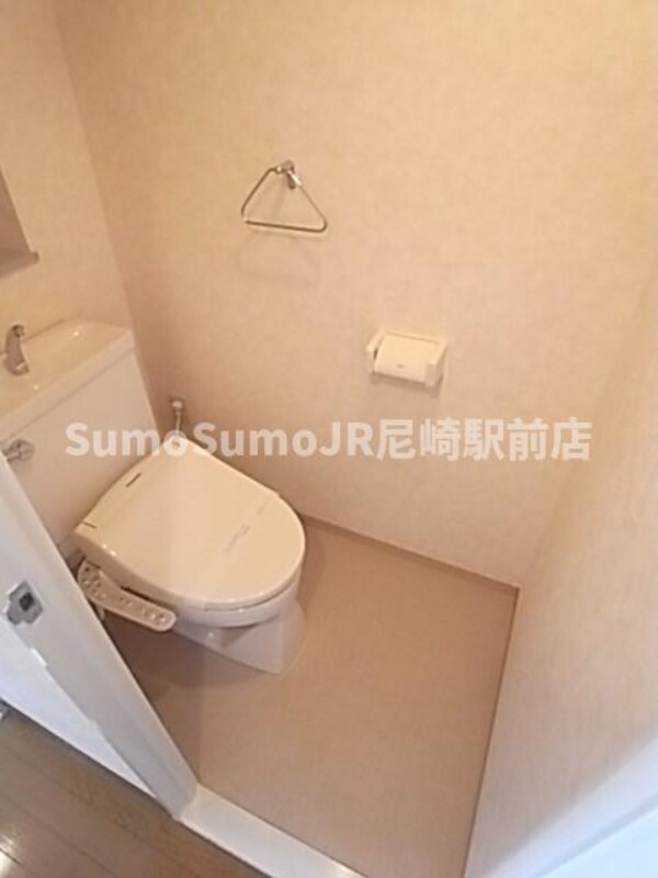 トイレ(コンパクトで使いやすいトイレです)